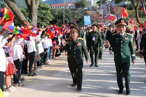 Ngôi trường vùng biên ấm áp nghĩa tình Việt Nam - Lào