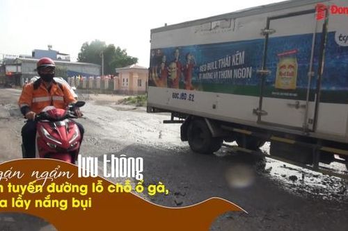 Ngán ngẩm lưu thông trên tuyến đường lỗ chỗ ổ gà, mưa lầy nắng bụi