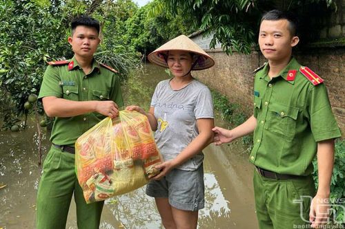 Một vai hai màu áo