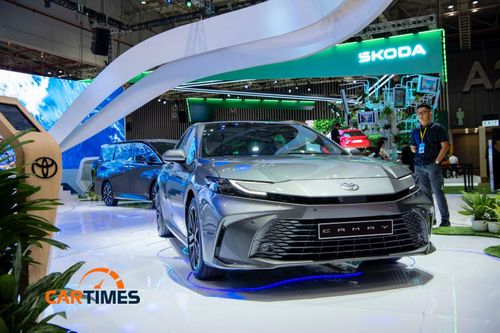 Toyota ra mắt Camry 2024, giá từ 1,22 tỷ đồng, 2 phiên bản hybrid
