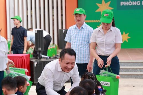 Nestlé MILO tặng máy tính cho các trường tiểu học vùng cao