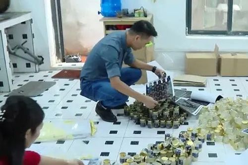 Phát hiện gần 100.000 lọ yến chưng không rõ nguồn gốc