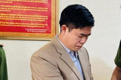 Một hiệu trưởng bị bắt giam vì 'rút ruột' kinh phí hỗ trợ học sinh bán trú