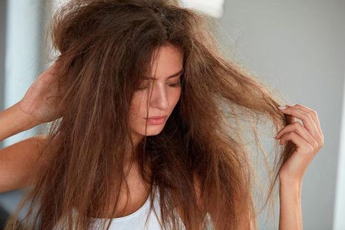 Những thói quen khiến mái tóc ngày càng xơ xác