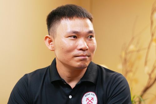 CEO Bệnh viện đồ da bỏ công việc nhiều người ước, đi đánh giày vì đam mê