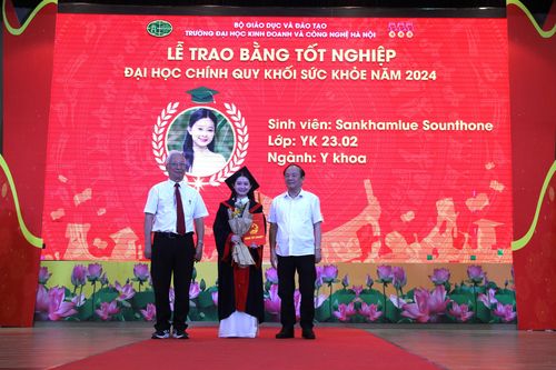 Trường ĐH KD&CN Hà Nội: Trao bằng tốt nghiệp cho 295 sinh viên khối sức khỏe