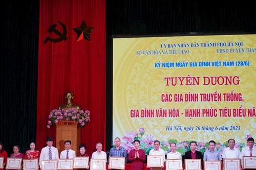 Tổ chức tuyên dương Gia đình văn hóa Thủ đô tiêu biểu năm 2024