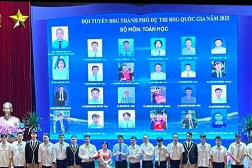 Công bố 13 đội tuyển học sinh giỏi thành phố dự thi quốc gia