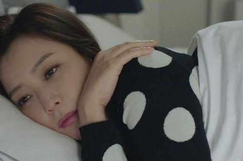 Nhận cuộc gọi lúc nửa đêm, tôi bật khóc hối hận sau câu nói của chồng cũ