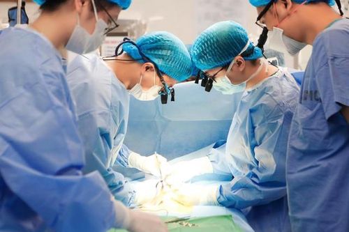 Đặt máy tạo nhịp cứu sống em bé mắc tim bẩm sinh nặng ngay khi vừa chào đời