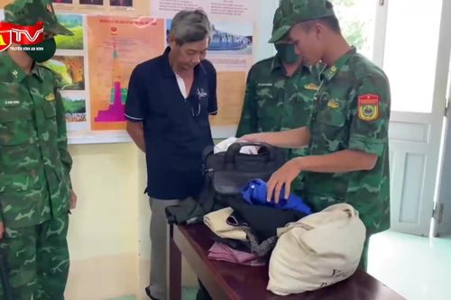 Cụ ông U70 vận chuyển trái phép cần sa khô từ Campuchia về Việt Nam