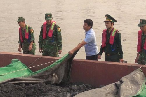 Hải Phòng: Bộ đội Biên phòng tạm giữ tàu chở trên 1.000 tấn than không rõ nguồn gốc