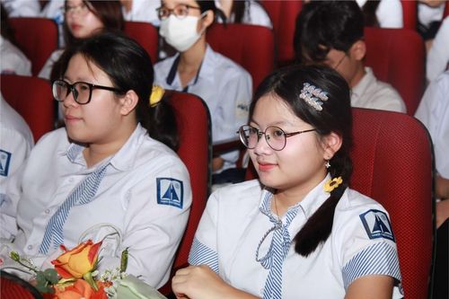 21 học sinh không chuyên vào đội tuyển thi quốc gia của Hà Nội