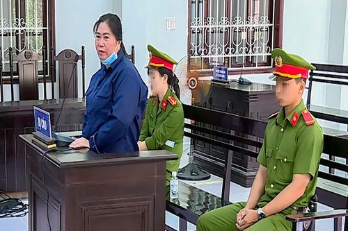 Cựu Phó viện trưởng Viện kiểm sát 'vòi' bị can hải sản, thuốc lá