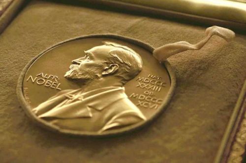 Làm gì để tác giả Việt Nam đoạt giải Nobel?