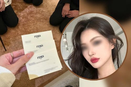 4 nhân viên quỳ gối xin lỗi khách hàng vì chiếc khăn Fendi ở Nhật Bản