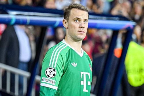 Neuer suýt trả giá