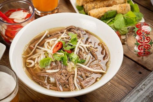 Tai tiếng của nhà hàng đồ Việt ở Anh đòi độc chiếm nhãn hiệu 'pho'