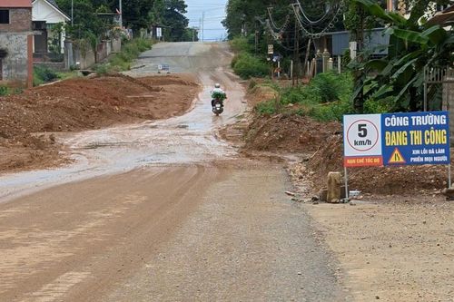 Ô nhiễm môi trường từ các dự án giao thông chậm tiến độ