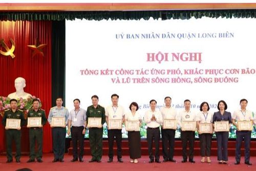 Khen thưởng tập thể, cá nhân tích cực đối phó với siêu bão Yagi
