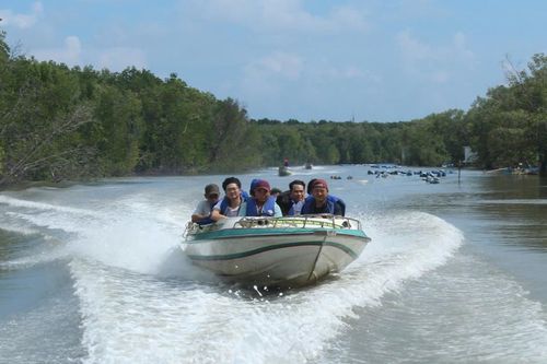 Về Mũi Cà Mau cưỡi sóng xuyên rừng