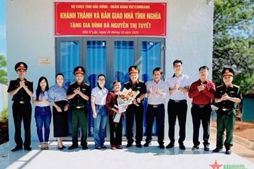 Bộ CHQS tỉnh Đắk Nông trao nhà tình nghĩa tặng gia đình thương binh