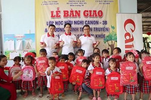Bàn giao Điểm trường mầm non Hữu nghị Canon-3B tại Quảng Nam