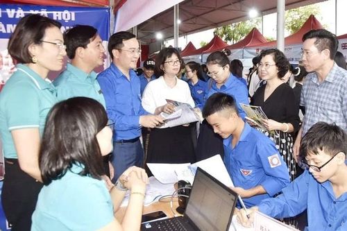 Đông đảo thanh niên Hà Tĩnh được Trung ương Đoàn hỗ trợ tìm kiếm việc làm