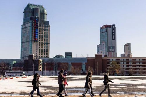 Canada sẽ cắt giảm số lượng người nhập cư