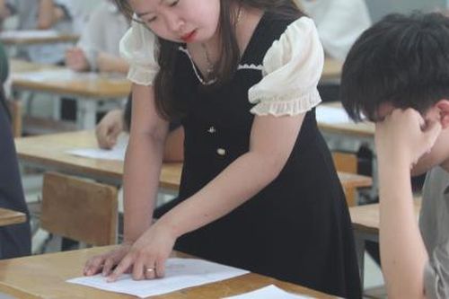 Bộ GD&ĐT bỏ đề xuất miễn học phí cho con giáo viên