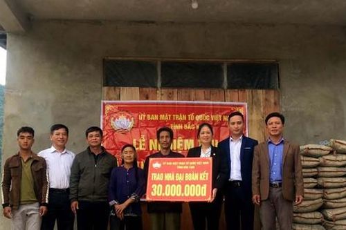 Bàn giao nhiều nhà 'Đại đoàn kết'