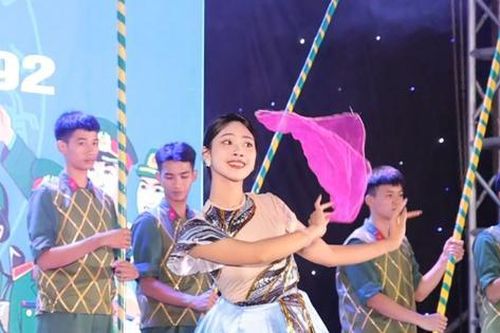 Tưng bừng đêm hội đón chào những chỉ huy Lục quân tương lai