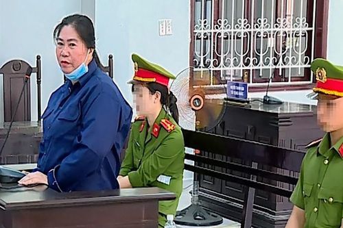 Cựu Phó viện trưởng Viện kiểm sát 'vòi' bị can hải sản, thuốc lá