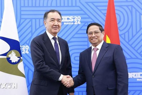 Thủ tướng Phạm Minh Chính gặp Chủ tịch Hội đồng Ủy ban Kinh tế Á-Âu