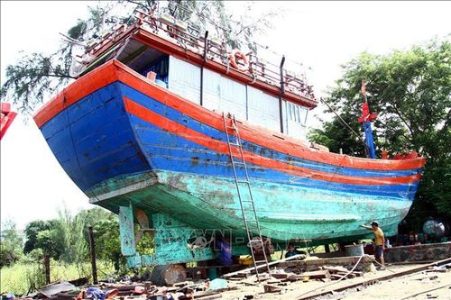 Điểm tựa để ngư dân vươn khơi, bám biển