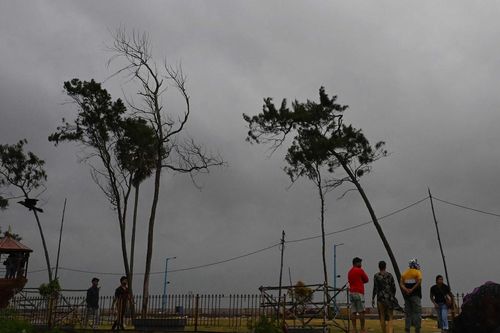 Ấn Độ: Bang Odisha, Tây Bengal hủy nhiều chuyến bay do bão Dana