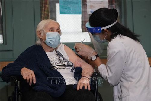 Mỹ: CDC khuyến nghị tăng mũi vaccine ngừa COVID-19 cho nhóm dễ bị tổn thương