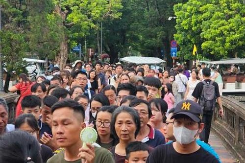 Du lịch Huế: Thị trường khách nội địa 'bùng nổ' những ngày lễ