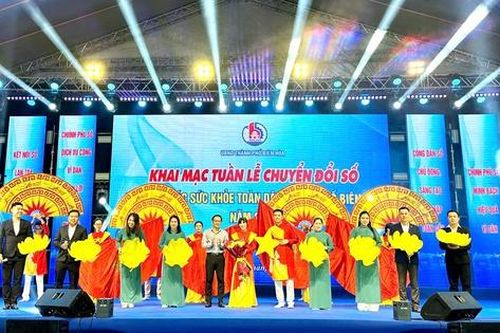 Người dân được khám bệnh miễn phí tại Tuần lễ Chuyển đổi số ở Đồng Nai