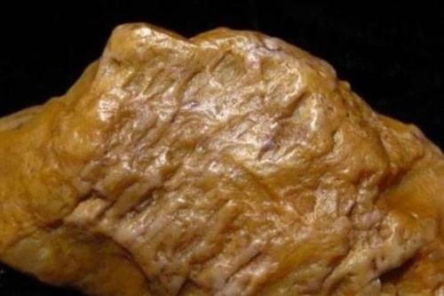 Người nông dân đào măng 'trúng số' khi đụng phải hòn đá có giá gần 2.000 tỷ đồng