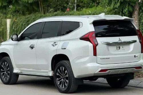 Lăn bánh 3 năm, SUV 7 chỗ Mitsubishi Pajero Sport rao bán với giá không ngờ