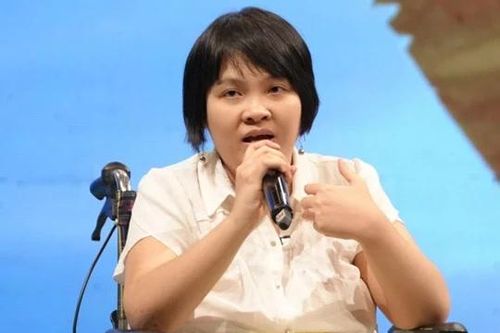 Cô gái ngồi xe lăn đi theo ánh sáng của ước mơ