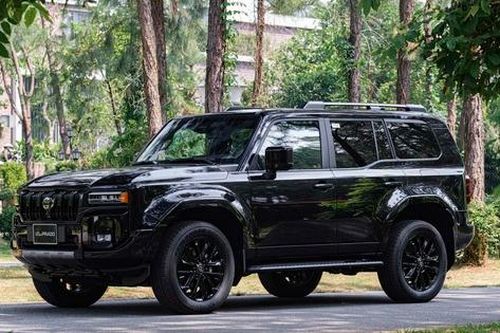 Toyota Land Cruiser Prado 'cháy' hàng dù giá tăng