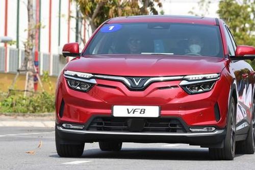 Ông Phạm Nhật Vượng mở công ty đào tạo và sát hạch lái xe điện đầu tiên tại Việt Nam