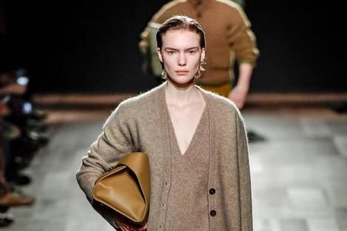 Cardigan trở lại và 5 cách phối đồ đẳng cấp chứng minh sức hút vượt thời gian