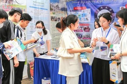 Cần siết chặt quản lý dịch vụ tư vấn du học