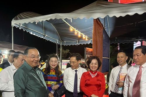 Việt Nam – Lào thúc đẩy mối quan hệ hợp tác thương mại, du lịch xuyên biên giới