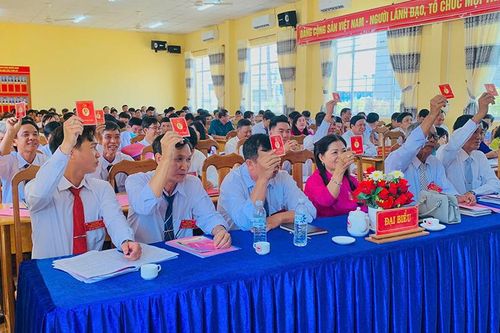 Phú Tân tổ chức đại hội chi bộ điểm