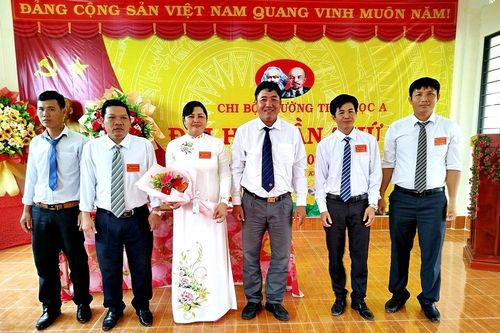 Chi bộ Trường Tiểu học 'A' Khánh An tổ chức đại hội điểm