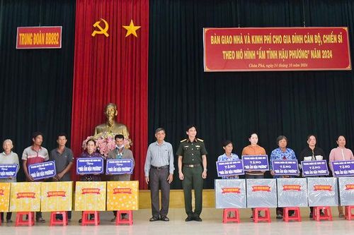 Trung đoàn 892 hỗ trợ 40 căn nhà 'Mái ấm hậu phương'